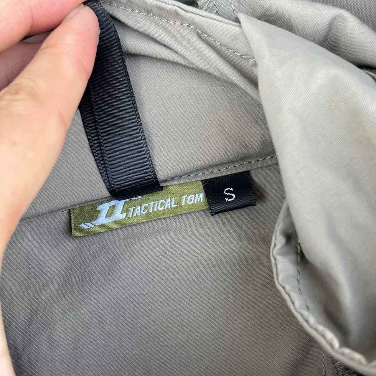 タクティカルトム ORC グレーソフトシェルジャケット PC - Windproof Jacket Softshell のレビューと価格