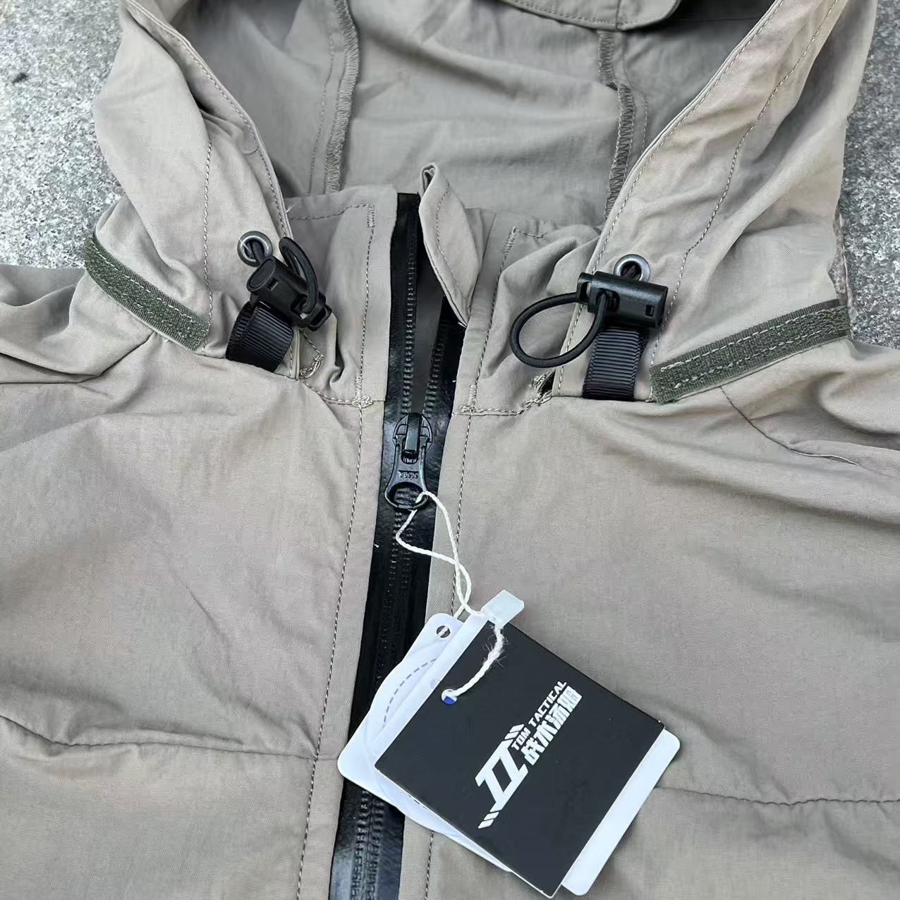 タクティカルトム ORC グレーソフトシェルジャケット PC - Windproof Jacket Softshell のレビューと価格